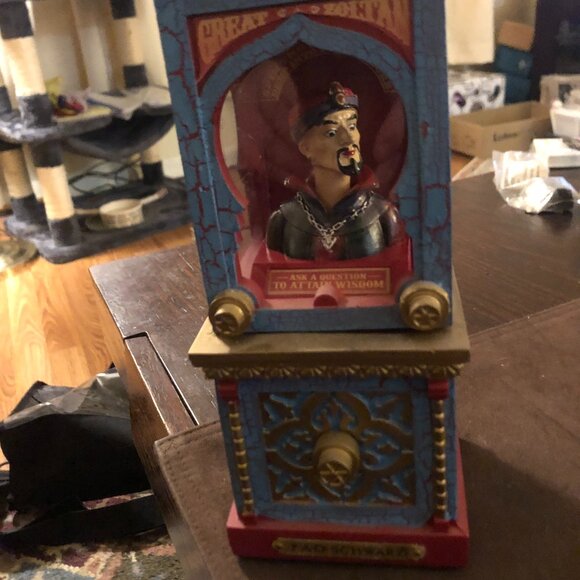 Animated Fortune Telling Oracle from FAO Schwarz - Picture 1 of 4